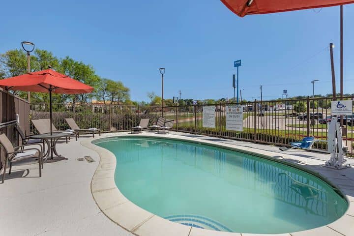 Pool 23 of 30