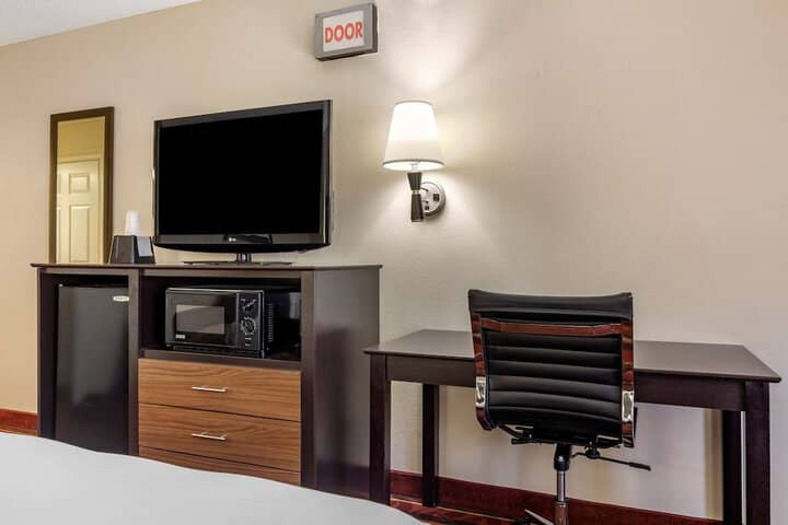 Room 6 of 30