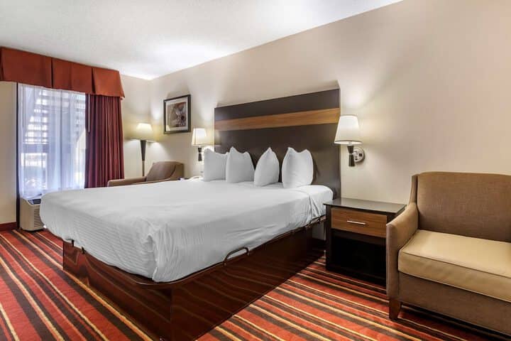 Room 4 of 30
