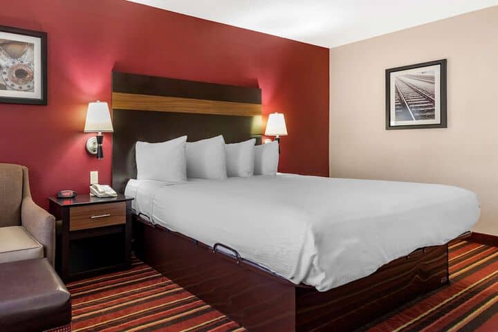Room 10 of 30